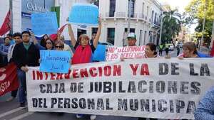 Día del Trabajador: jubilados municipales denuncian que llevan tres meses sin cobrar - Economía - ABC Color