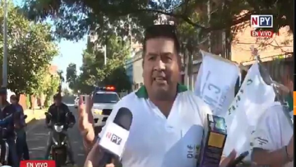 “¡Dejá de ser títere, Santi!”: Trabajadores marchan en su día