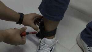 Corte amplía tobilleras electrónicas a casos de delitos económicos - Nacionales - ABC Color