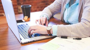 El empleo formal en Paraguay es un desafío vigente, dice experto