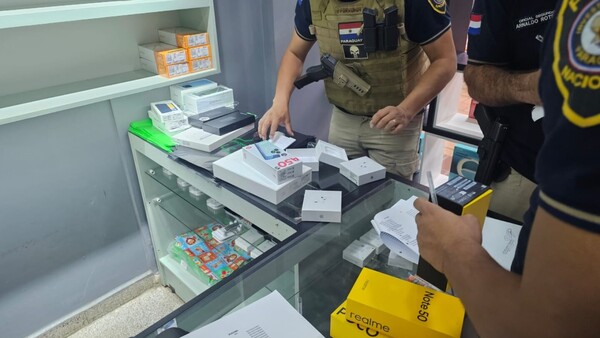 Celulares robados en Coronel Oviedo son encontrados en un local de Pedro Juan Caballero
