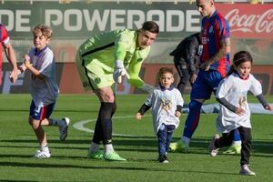 (VIDEO) ¡Chulinísima! ¡Orlando Gill le cumplió el sueño a un pequeño fan!