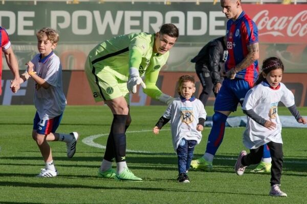 (VIDEO) ¡Chulinísima! ¡Orlando Gill le cumplió el sueño a un pequeño fan!