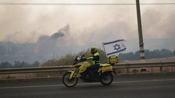 Bomberos dan por controlado el incendio en los montes cerca de Jerusalén