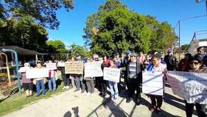 Adultos mayores se manifiestan en Pilar y critican al vicepresidente Alliana - Nacionales - ABC Color