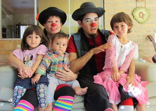 Diez años de viaje, juego y comunidad: La Familia Café con Leche celebra su primera década con una gira - Cultura - ABC Color