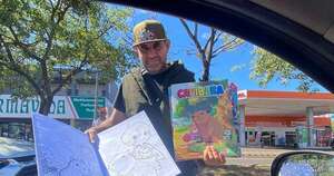La Nación / Día del Trabajador: hombre ofrece libros en las calles y afirma que vender es su pasión
