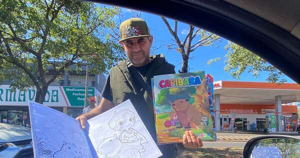 La Nación / Día del Trabajador: hombre ofrece libros en las calles y afirma que vender es su pasión