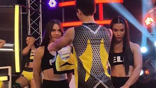 Cami se pinta de Amarillo y Eli se viste de Rojo