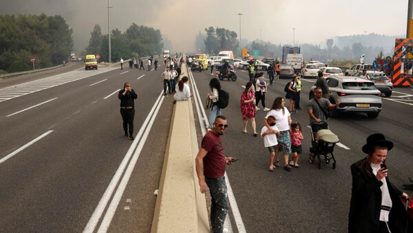 Miles de evacuados por unaola de incendios en Israel