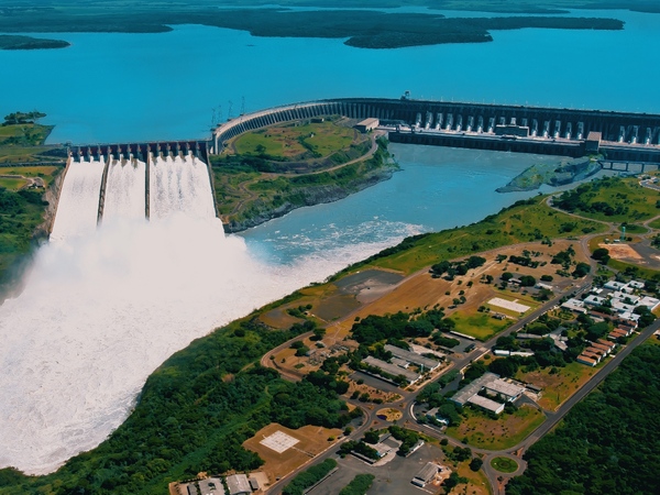 Fondos sociales deben seguir en Itaipú
