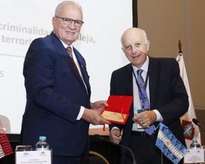 “La criminalidad organizada es una amenaza global que requiere respuestas articuladas", dijo el fiscal general