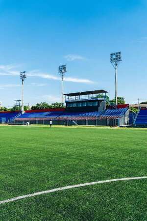 Fútbol de Primera en nueva superficie - Deportivo Recoleta - ABC Color
