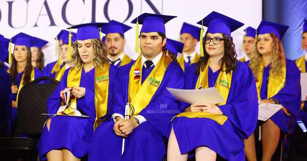 La Nación / Joven con discapacidad visual cumple su sueño al graduarse de ingeniero