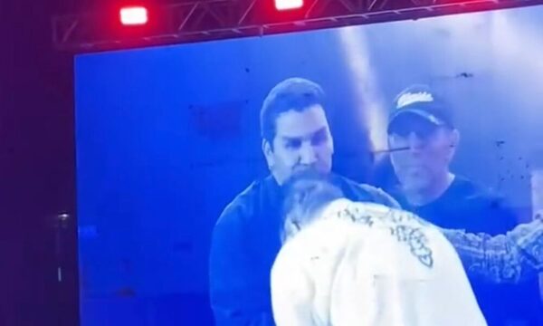(VIDEO) ¡Se escaparon lágrimas! De rodillas, Lalo le pidió perdón al Chava