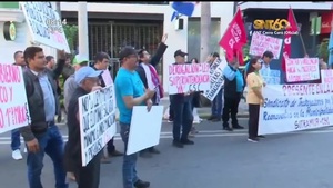 Trabajadores se manifiestan frente al Panteón de los Héroes - SNT