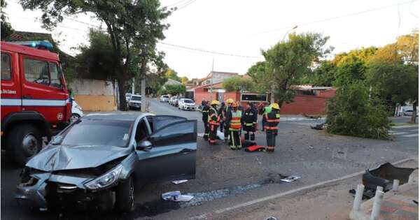 La Nación / Médico del Hospital de Trauma falleció en un violento choque