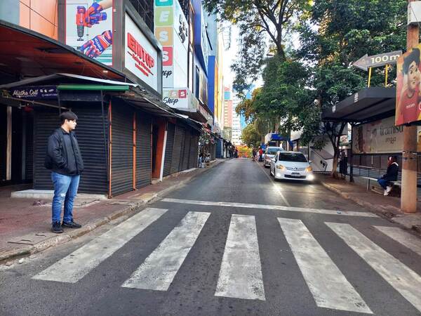 Día del Trabajador paralizó la actividad comercial en el centro de Ciudad del Este - La Clave