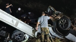 Violento choque contra una columna deja un muerto y otro herido grave en Villa Oliva
