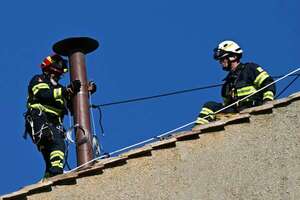 El Vaticano instala chimenea en la Capilla Sixtina para el cónclave