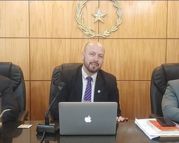 Absolución de docente de Villarrica acusado por chatear con una niña de 11 años, aún no está en poder de alzada - Judiciales.net