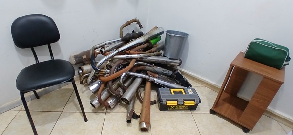La PMT de Pdte. Franco sigue con la requisa de caños de escape ruidosos de motocicletas - La Clave
