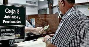 La Nación / Faltan 11.000 jubilados y pensionados por censar a un día del cierre
