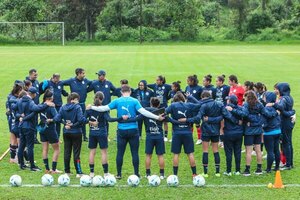 Versus / La Albirrojita se estrena en el Sudamericano Femenino Sub-17