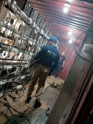 Banda armada toma por asalto una criptomina y roba unas 130 máquinas - Policiales - ABC Color