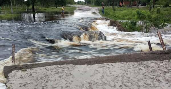 Ministerio de Educación acompaña a niños y docentes de escuelas afectadas por inundaciones en el Chaco - .::Agencia IP::.