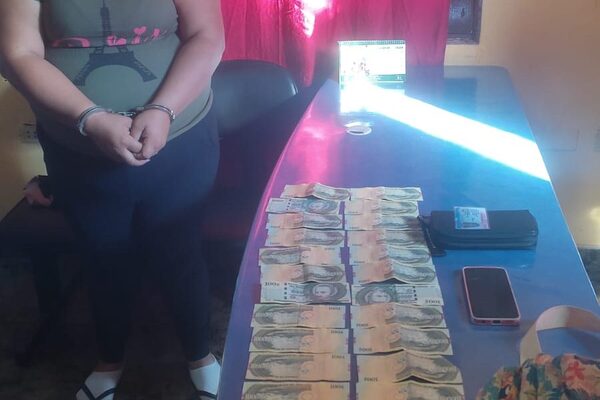Doméstica es detenida tras ser captada robando dinero a su patrona