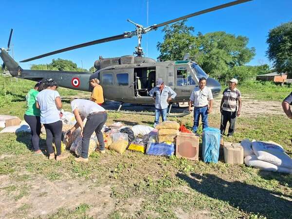 Helicóptero hacen llegar mercaderías a comerciantes de poblaciones aisladas de Fuerte Olimpo - Noticias del Chaco - ABC Color
