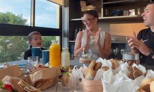 (VIDEO) ¡Edgar Camarasa en modo romántico le festejó el cumple a su doñita!