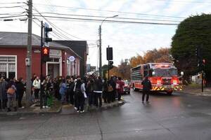 Se sacudió todo en el sur del continente y hay alerta de tsunami: movieron a miles en Chile