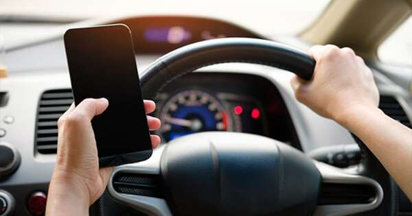 Diario HOY | Recuerdan multa por uso del celular al conducir