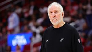 Versus / Popovich renuncia como entrenador de Spurs tras 29 temporadas y cinco anillos
