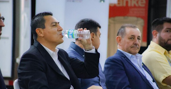 Echeverría quiere privatizar los servicios y la oposición denuncia un esquema de recaudación paralela