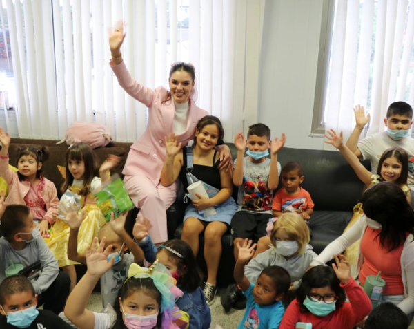 Emotiva visita de Nadia Ferreira a pacientes oncológicos en Hospital de Clínicas