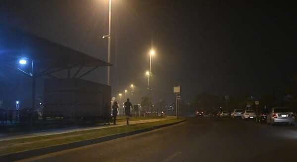 Intenso humo cubre Asunción y ciudades cercanas - Nacionales - ABC Color