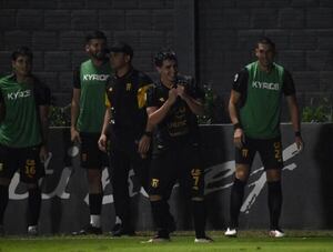 Guaraní golea y mete presión a Libertad - Fútbol - ABC Color