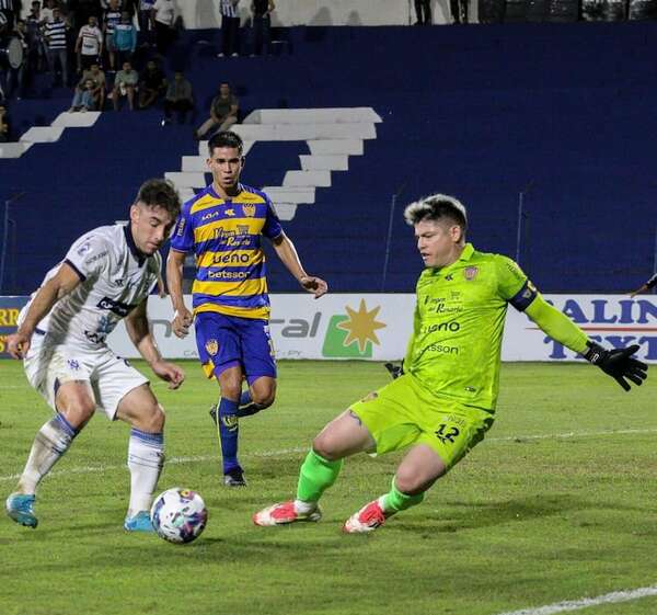 2 de Mayo 1-Luqueño 1: A mano en la “Terraza” - Fútbol - ABC Color