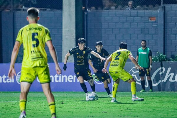 Guarani ganó y mete presión al puntero - 1000 Noticias