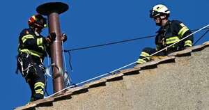 La Nación / Instalaron la chimenea en la Capilla Sixtina