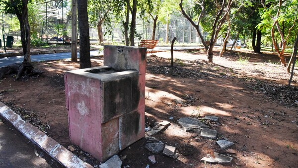 Vecinos mantienen plazas ante la dejadez y el abandono de Nenecho