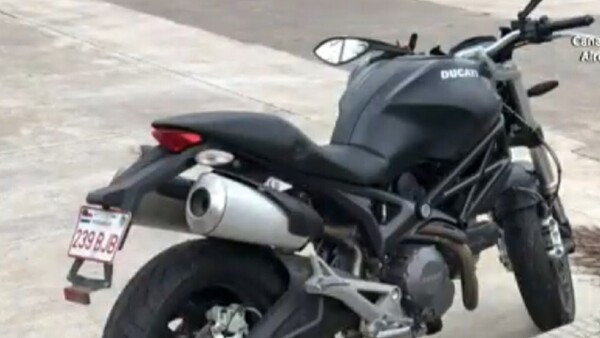 Video: Delincuente rompe portón y se lleva una poderosa moto Ducati en Asunción