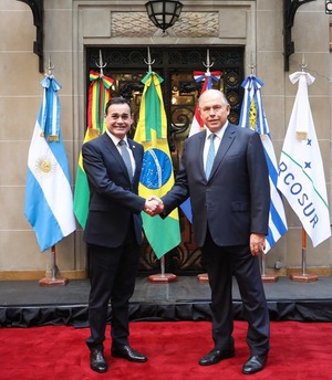 Paraguay y Argentina abordan temas prioritarios de la agenda bilateral - .::Agencia IP::.
