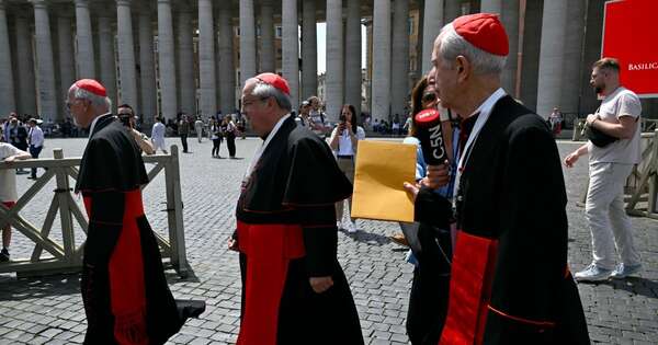 La Nación / Cardenales celebran su novena reunión de cara al cónclave para elegir al nuevo papa