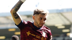 Otro golazo de Julio Enciso en la Premier League