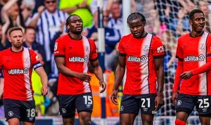 Versus / Luton cae a la tercera división de Inglaterra, su segundo descenso seguido
