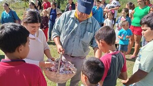 En honor a la Cruz, familia de Ybycuí faenó su vaca y repartió a toda su comunidad